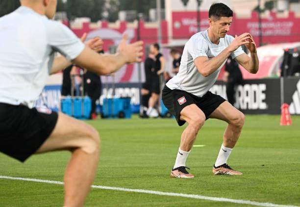 【解码波兰】实力有限战术摇摆，莱万多了帮手不足喜