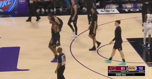 kaiyun-湖三疯！湖人第三节轰下45分，单节净胜骑士15分&amp;amp;领先到27分